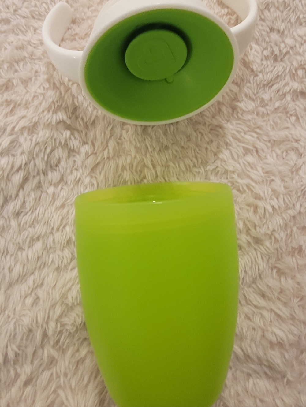 Munchkins green miracle 360 trainer cup.